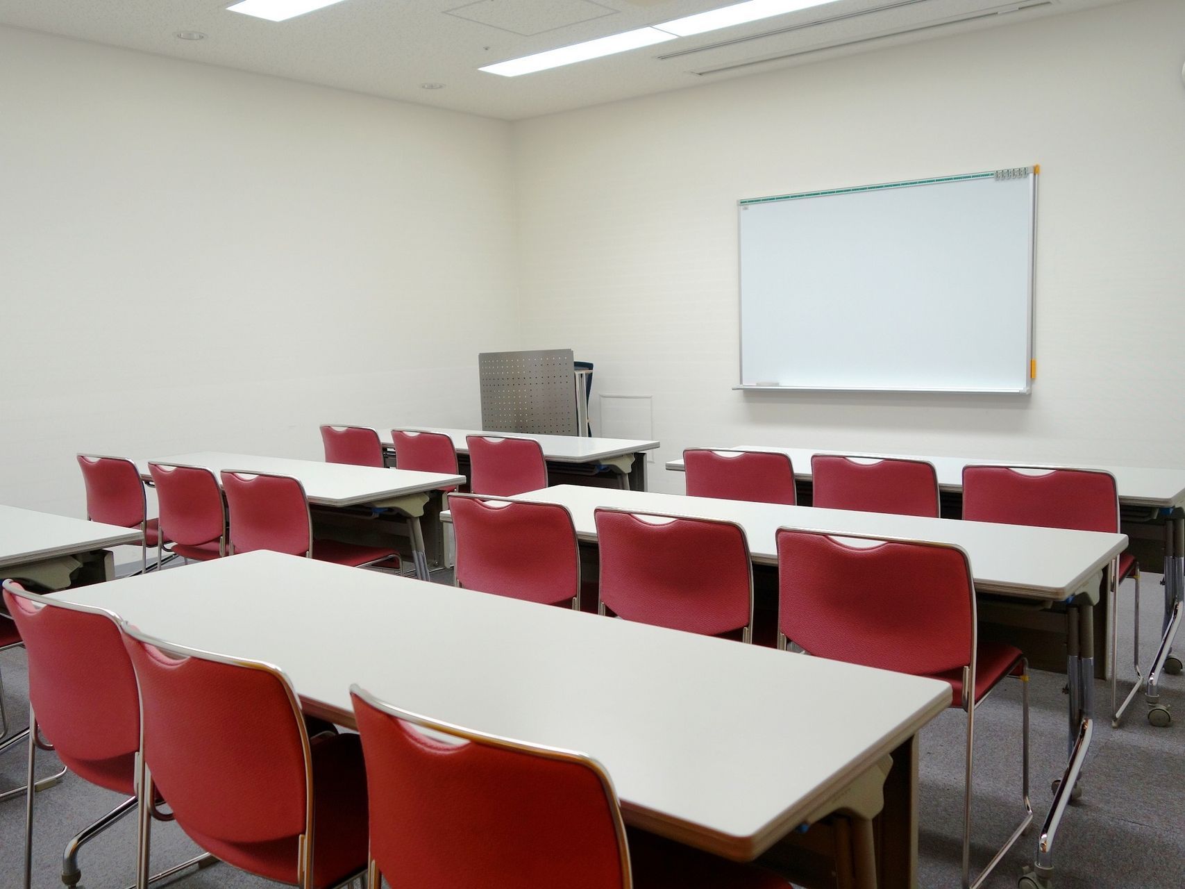 E室 ｽｸｰﾙ形式18名(36㎡)