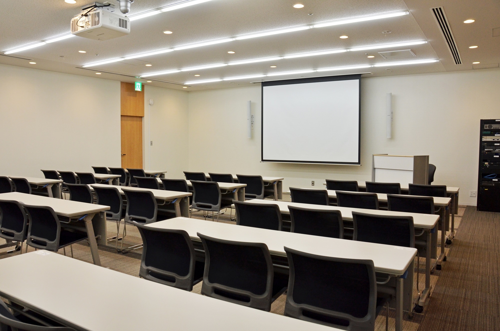 K1室 スクール形式45名(92㎡)