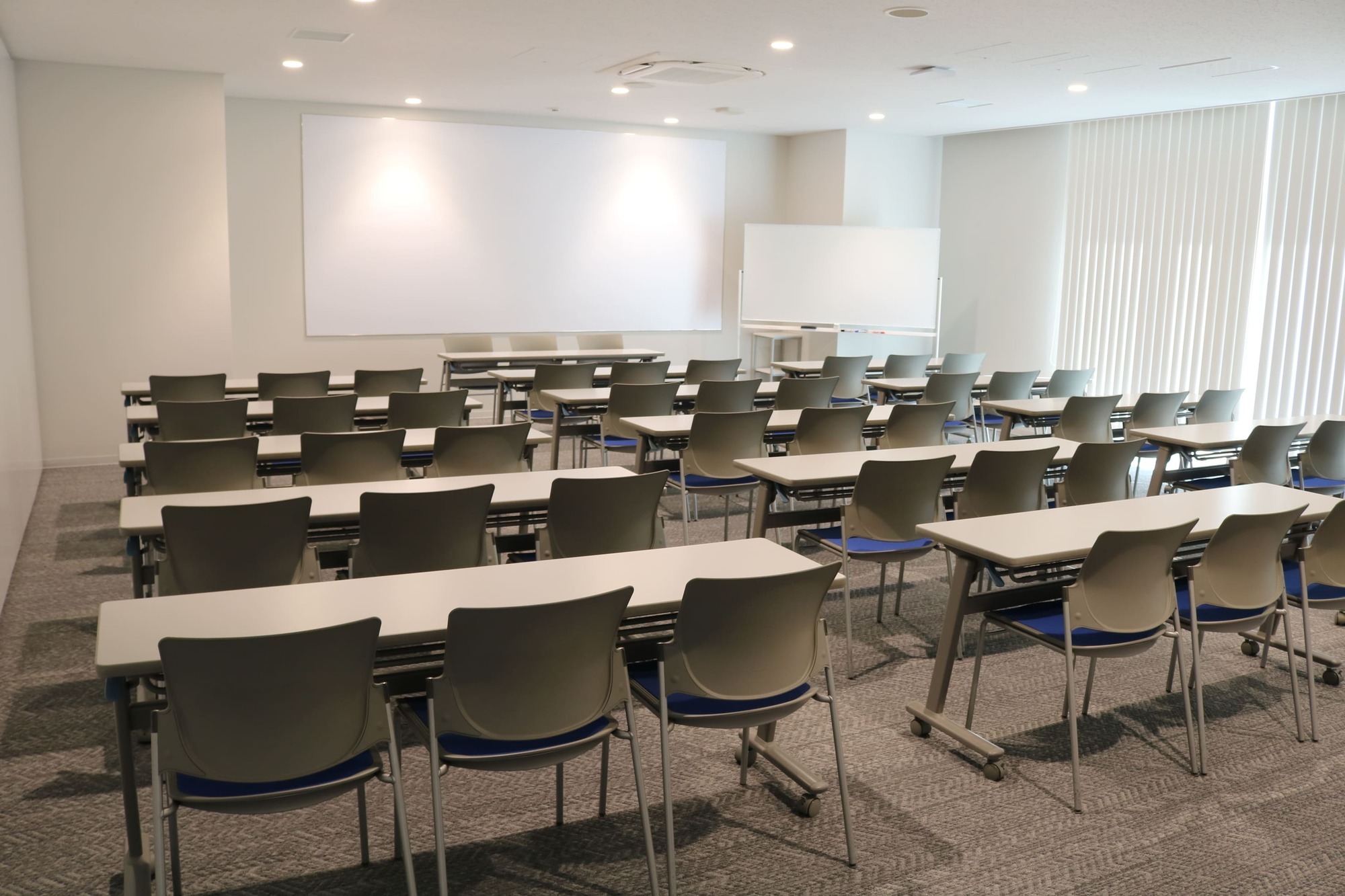 SEMINAR ROOM C(~45人)