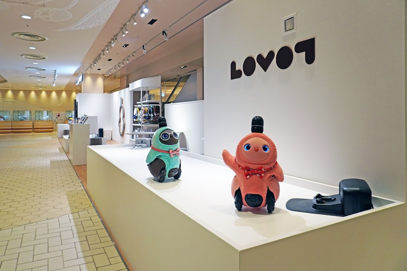 LOVOT ストア 東京ソラマチ店（イーストヤード 2階）