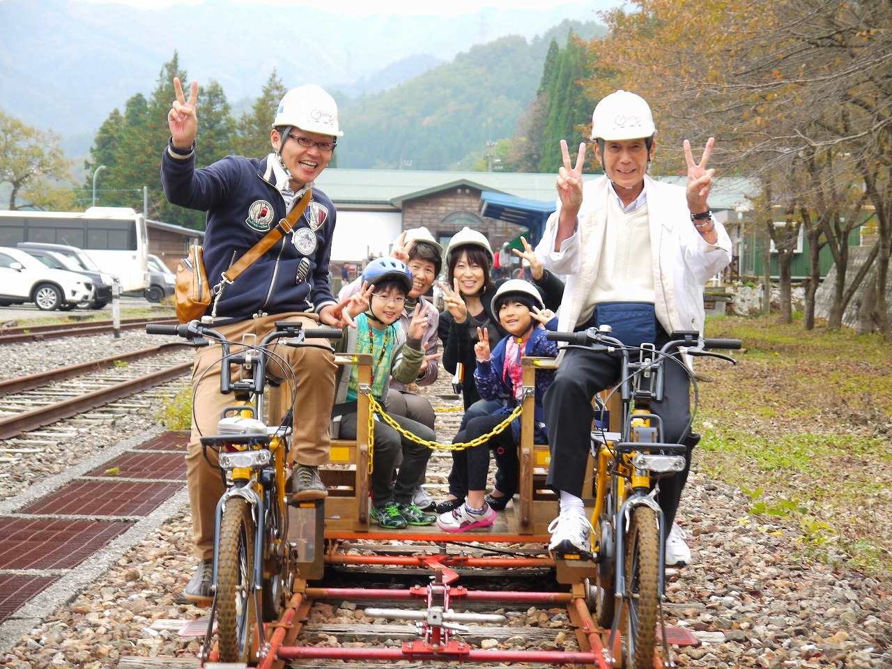 【まちなか】ハイブリッド車＋トロッコセット[リクエスト予約]（２人こぎ＋６人まで座る）